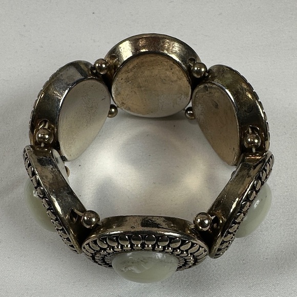 Elegant Gold Tone & Cream Bracelet - Picture 5 of 6